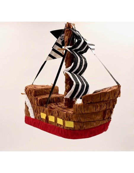 Bateau pirate-voiles noires et blanches